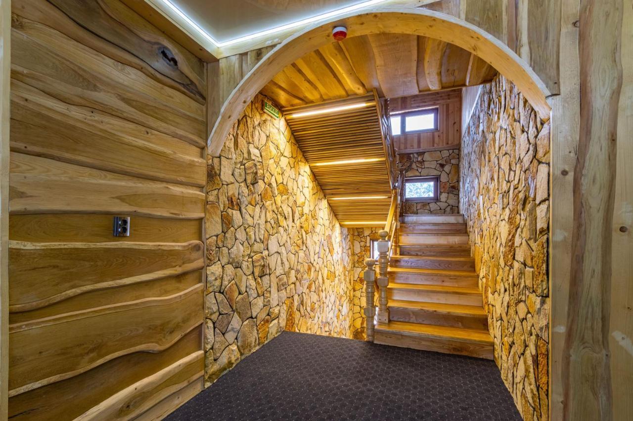 Rich Oak - Готель З Відкритим Панорамний Басейном Yablunytsya Exterior photo