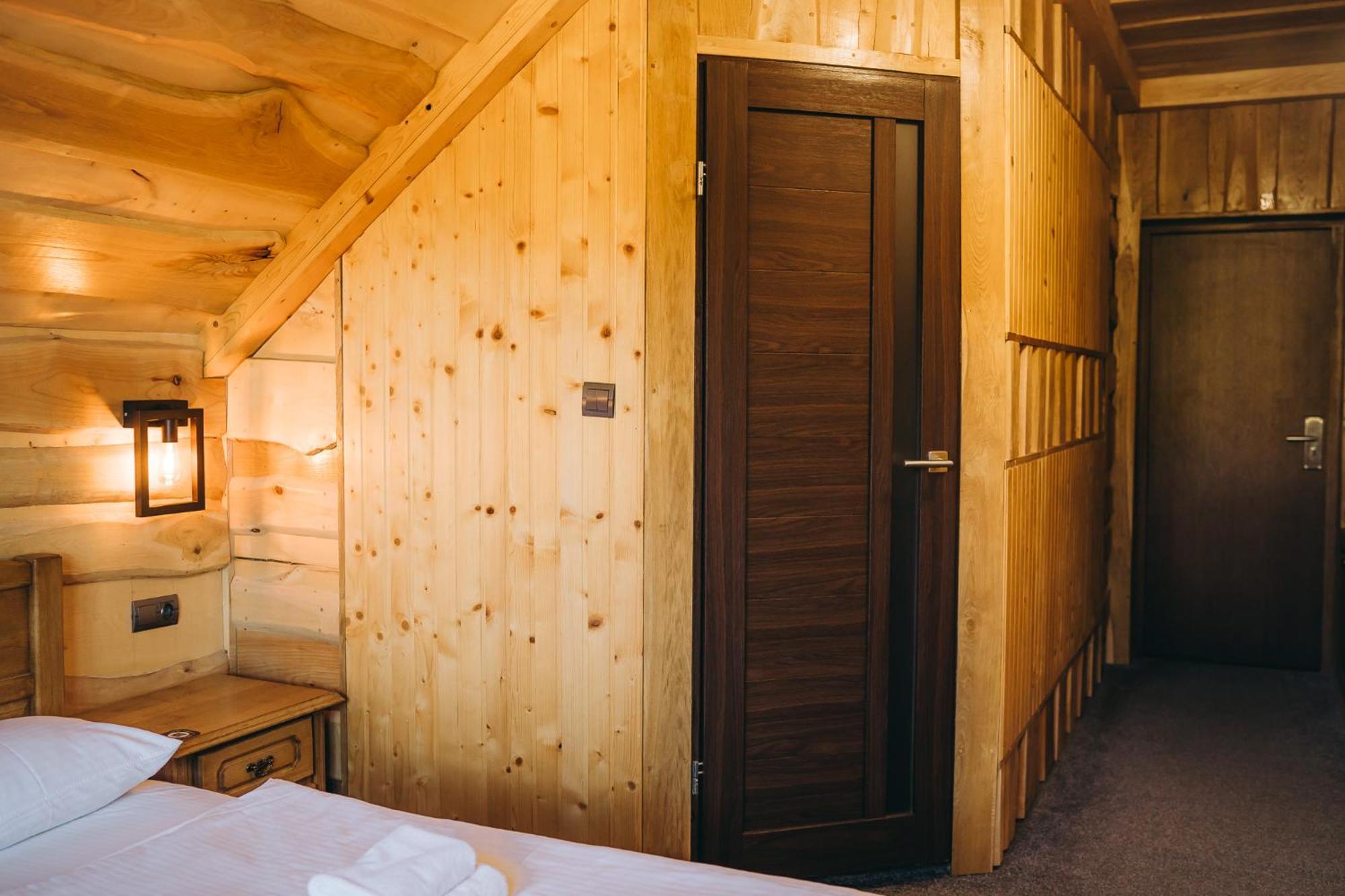Rich Oak - Готель З Відкритим Панорамний Басейном Yablunytsya Exterior photo